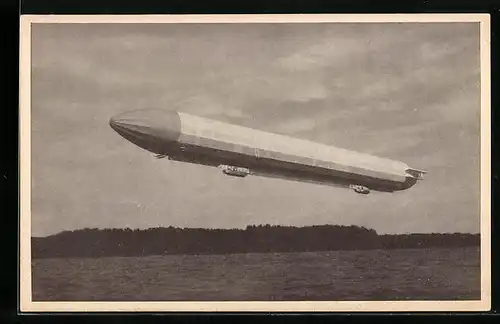 AK Früher Zeppelin beim Abheben
