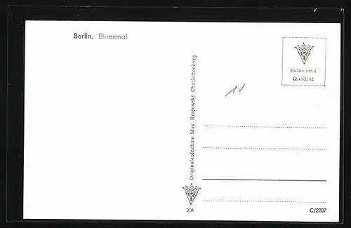 AK Berlin, Unter den Linden, Inneres vom Ehrenmal mit Soldaten