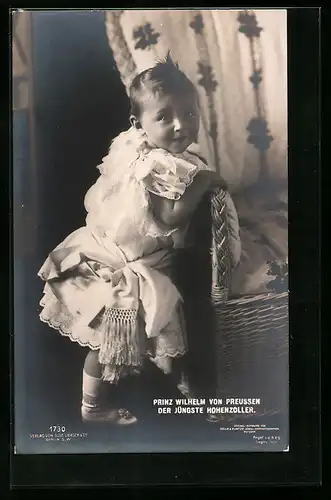 AK Prinz Wilhelm als fröhliches Kind im Kleidchen