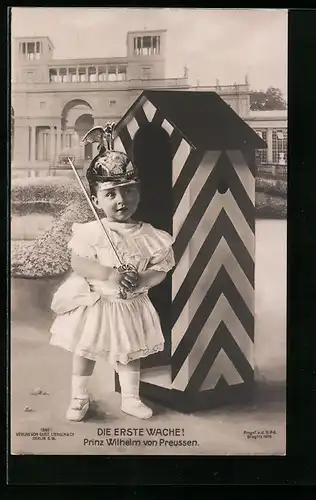 AK Prinz Wilhelm im Kleidchen, Die erste Wache