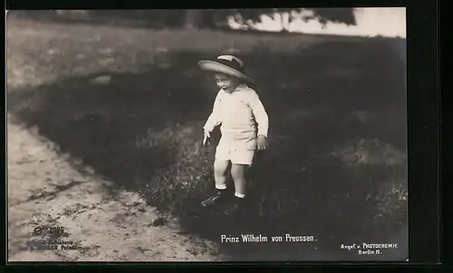AK Prinz Wilhelm als Kleinkind im Garten