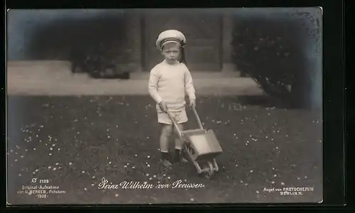 AK Prinz Wilhelm als Kleinkind mit Schubkarre