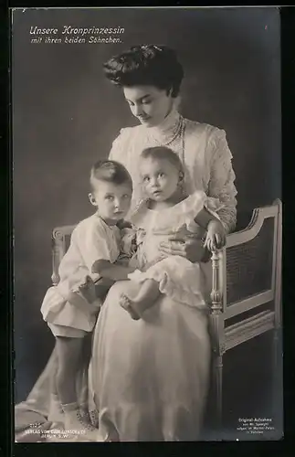 AK Kronprinzessin Cecilie mit ihren beiden Söhnen
