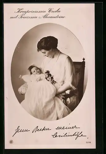 AK Kronprinzessin Cecilie mit Prinzessin Alexandrine im Kleid
