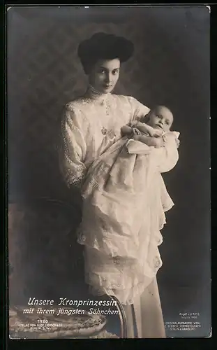 AK Kronprinzessin Cecilie trägt ihren jüngsten Sohn