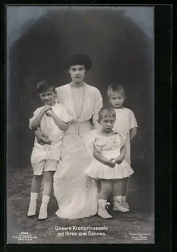 AK Kronprinzessin Cecilie mit ihren drei Söhnen
