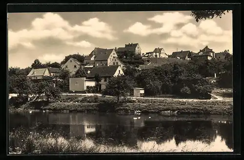 AK Starkenberg /Kr. Altenburg, Ortsansicht vom Ufer aus