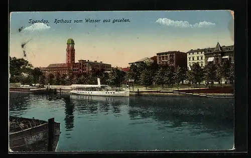 AK Berlin-Spandau, Rathaus vom Wasser aus