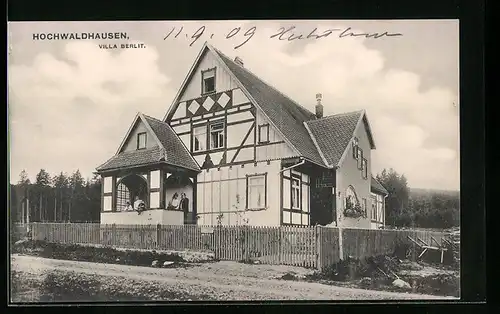 AK Hochwaldhausen, Villa Berlit, Leute auf der Terrasse