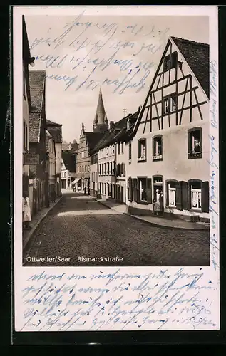 AK Ottweiler /Saar, Bismarckstrasse mit Kirche