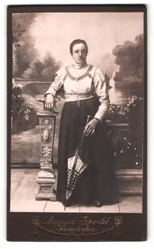 Fotografie August Specht, Gangkofen, Bahnhofstr., Portrait schönes Fräulein mit Schirm in der Hand