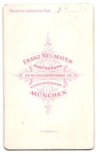 Fotografie Franz Neumayer, München, Christophstr. 4, Portrait stattlicher Herr mit Vollbart und Zwicker