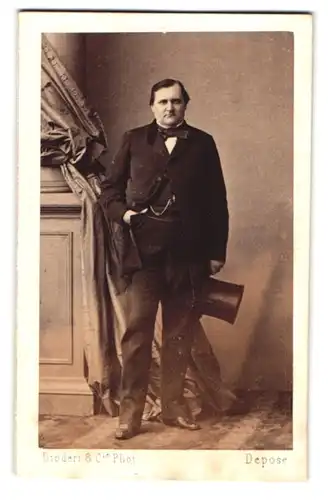 Fotografie Disderi & Cie., Paris, Portrait Prinz Jerome Napoleon Plon-Plon, Graf von Moncalieri im Anzug mit Zylinder