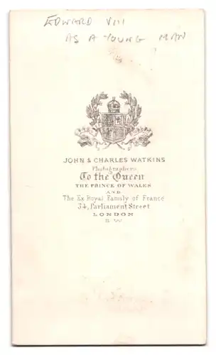 Fotografie John & Charles Watkins, London, Portrait König Edward VII. von Grossbritannien als junger Mann im Atelier