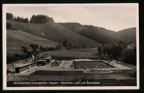 AK Ludwigsstadt /Bay., Schwimmbad mit Umgebung aus der Vogelschau