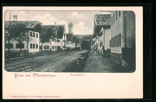 AK Oberammergau, Aussengasse mit Kirche