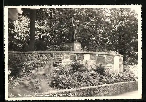 AK Berlin-Neukölln, Friedrich Ludwig Jahn-Denkmal
