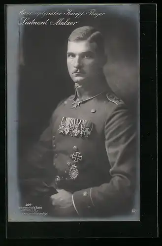 Foto-AK Sanke Nr. 397: Kampfflieger Leutnant Mulzer in Uniform mit Orden