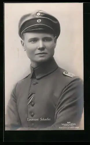 Foto-AK Sanke Nr.: 507, Leutnant Schaefer in Uniform mit eingesteckten Orden