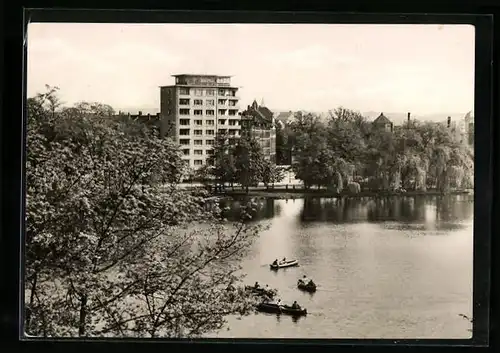 AK Karl-Marx-Stadt, Schlossteich, Blick zum Hochhaus