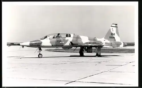 Fotografie Flugzeug Northrop T-38 Talon mit Camouflage der US-Air Force