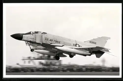 Fotografie Flugzeug McDonnell F-4 Phantom der US-Air Force beim Start