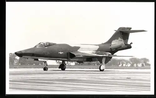 Fotografie Flugzeug McDonnell F-101 Voodoo der US-Air Force in Tarnfarbe / Camouflage