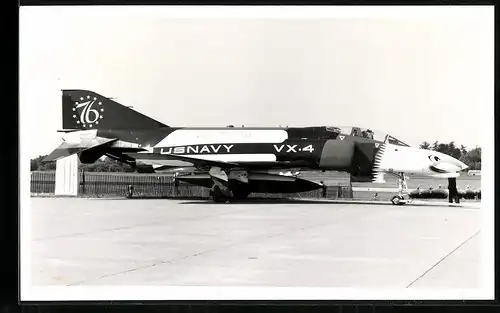 Fotografie Flugzeug McDonnell F-4 Phantom der US-Navy, Kennung VX-4 Bicentennial