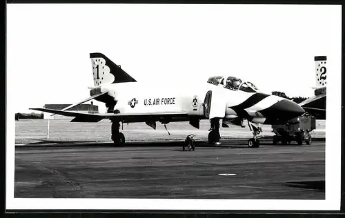 Fotografie Flugzeug McDonnell F-4 Phantom, Staffelführer der Kunstflugstaffel Thunderbirds US-Air Force