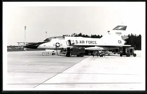 Fotografie Flugzeug Convair F-106 Delta Dart der US-Air Force, Kennung FIS-01