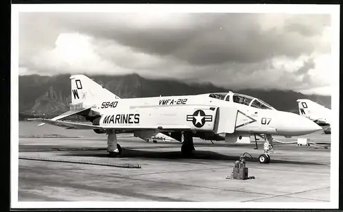 Fotografie Flugzeug McDonnell F-4 Phantom der US-Marines, Kennung VMFA-212