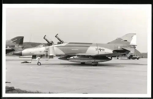 Fotografie Flugzeug McDonnell F-4 Phantom der Deutschen Luftwaffe, Kennung 37-88