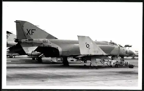 Fotografie Flugzeug McDonnell F-4 Phantom, Experimentalflugzeug der US-Navy VX-4, Kennung XF-6