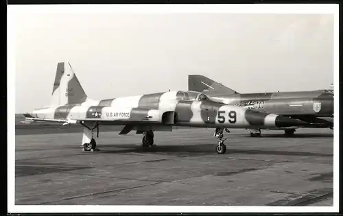 Fotografie Flugzeug Northrop F-5 Freedom Fighter der US-Air Force in Tarnfarbe / Camouflage, No. 59