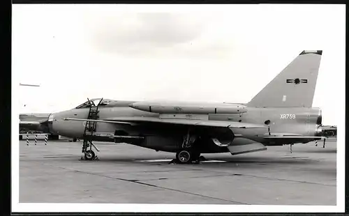 Fotografie Flugzeug English Electric Lightning F6, Experimentalflugzeug XR759