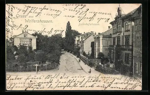 AK Waltershausen, Bahnhofstrasse mit Passanten