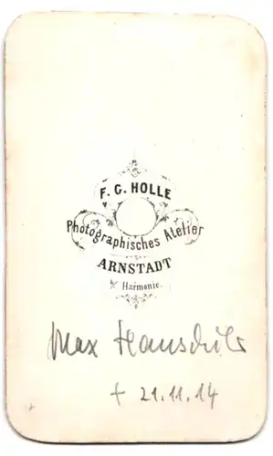 Fotografie F. G. Holle, Arnstadt b. Harmonie, junger Knabe Max Hauschild im Anzug mit Hut