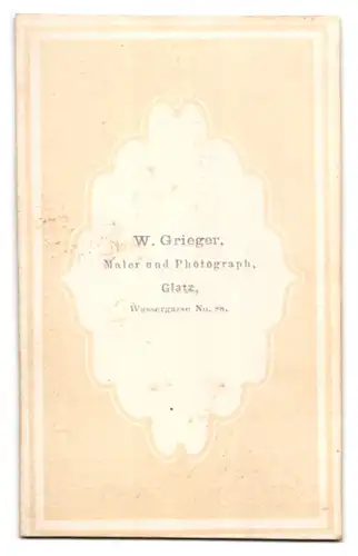 Fotografie W. Grieger, Glatz, junge Dame im tailierten Reifrockkleid mit Haube