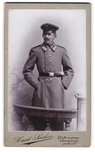 Fotografie Carl Sachse, Ulm, Soldat in Garde Uniform Mantel