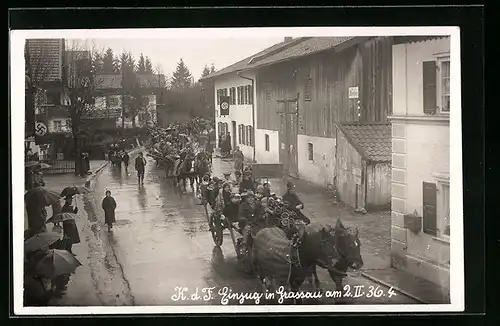 Foto-AK Grassau, K.d.F. Einzug in der Ortschaft am 2.2.1936, -Fahne