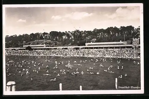 AK Berlin-Wannsee, Strandbad mit Badegästen