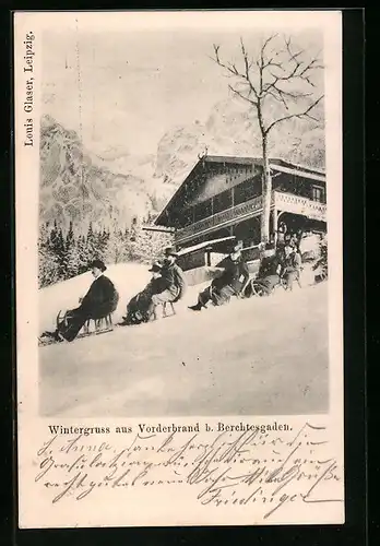 AK Vorderbrand b. Berchtesgaden, Ortspartie mit Schlittenfahrern im Winter