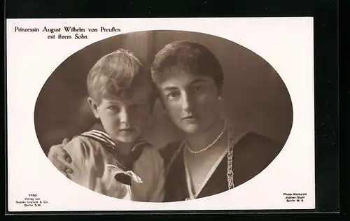 AK Prinzessin August Wilhelm von Preussen mit ihrem Sohn