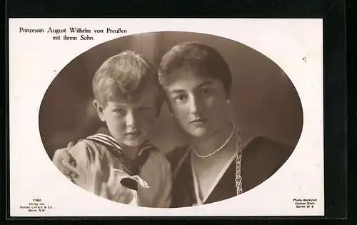 AK Prinzessin August Wilhelm von Preussen mit ihrem Sohn