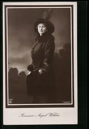 AK Prinzessin August Wilhelm in Mantel und Hut