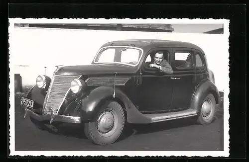 AK Herr in seinem Opel-Auto