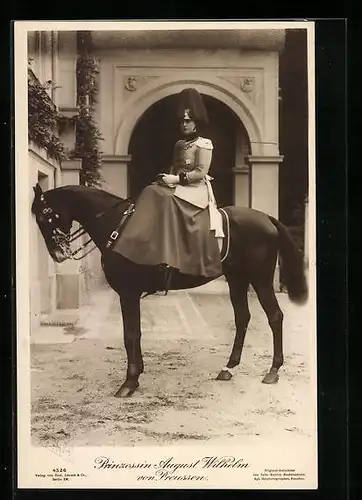 AK Prinzessin August Wilhelm von Preussen in Uniform auf Ross