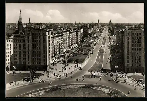 AK Berlin, Stalinallee mit Passanten