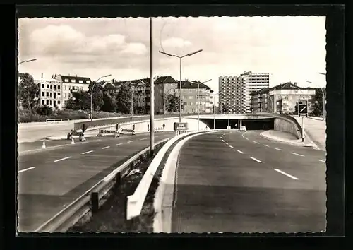 AK Berlin, Stadtautobahn mit Geschäftshaus