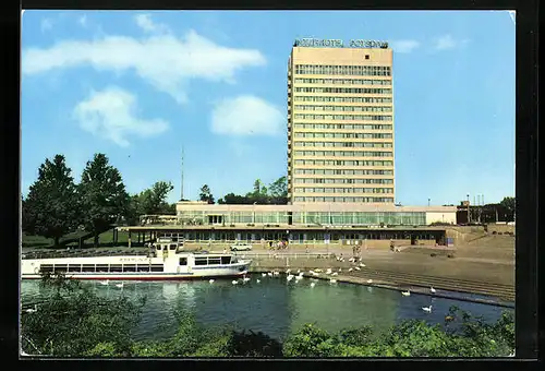 AK Potsdam, Interhotel Potsdam mit Dampfer Berlin